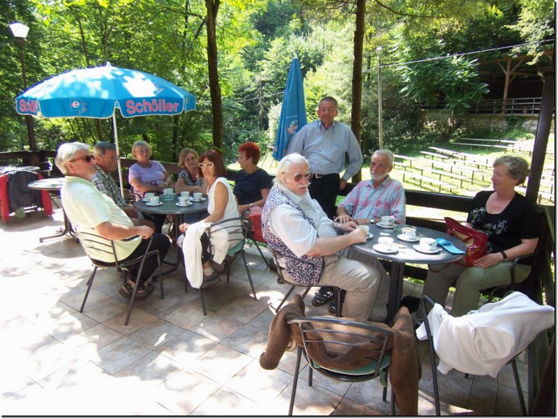 23_abschied_im_hoehlencafe.jpg